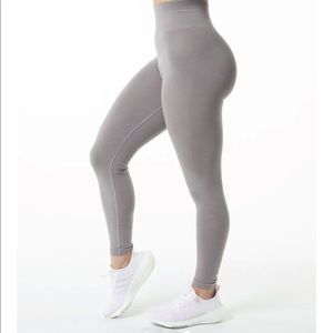 Alphalete Amplify in Grey